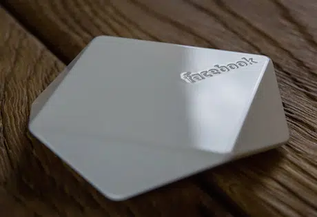BLE: Facebook-branded Bluetooth beacons send location signals to nearby smartphones