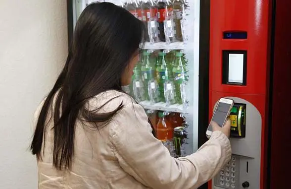 Student uses Apple iPhone NFC ID to buy from vending machine
