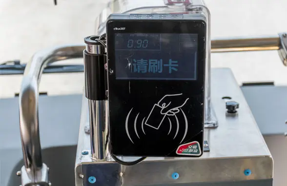 Apple Pay Express Transit China terminal by Saa350 - Own work, CC BY-SA 4.0, https://commons.wikimedia.org/w/index.php?curid=61224111