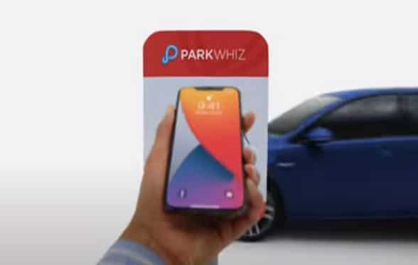 Smartphone using Apple App Clip to pay for parking
