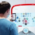 Coca-Cola Freestyle contactless mobile pour vending machine and user