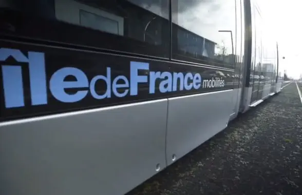 Île-de-France Mobilités logo on side of train
