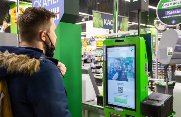 Contactless payments ‘with a glance' at an X5 supermarket