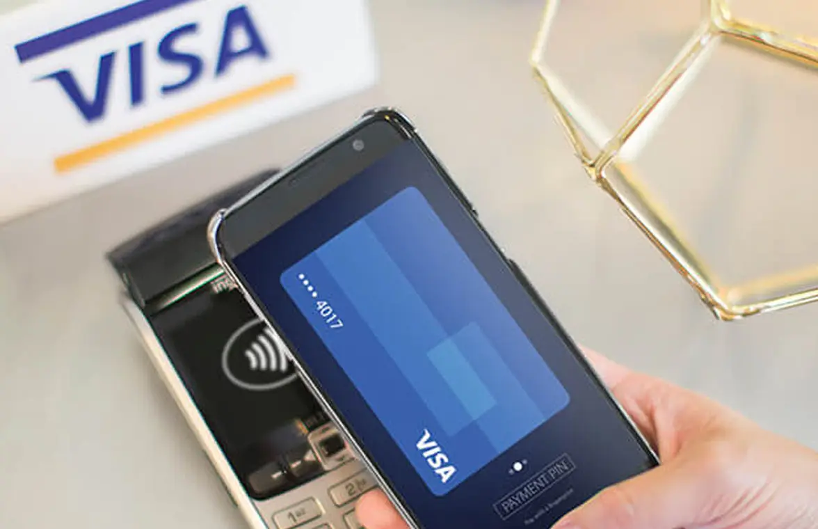 Smartphone making Visa contactless transaction