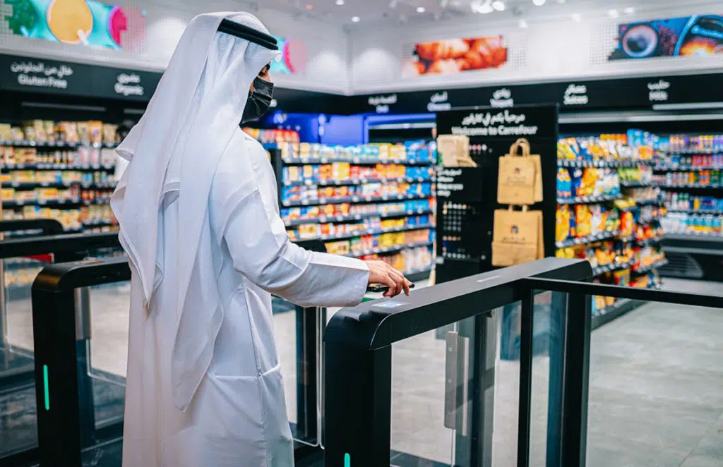 Man enters checkout free Carrefour in Dubai