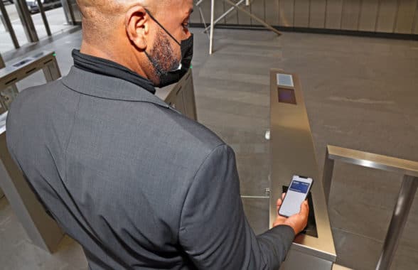 Silverstein staff using digital corporate ID in Apple Wallet to access World Trade Center 