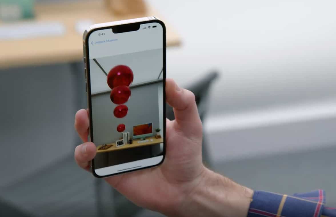 Apple iPhone with iOS16 and camera-assisted object location using AR 
