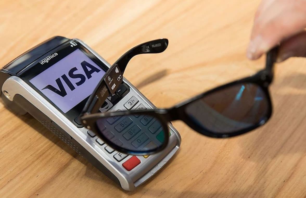 Smart glasses being used to make NFC payment on a Visa deviceeed to support NFC tag reading